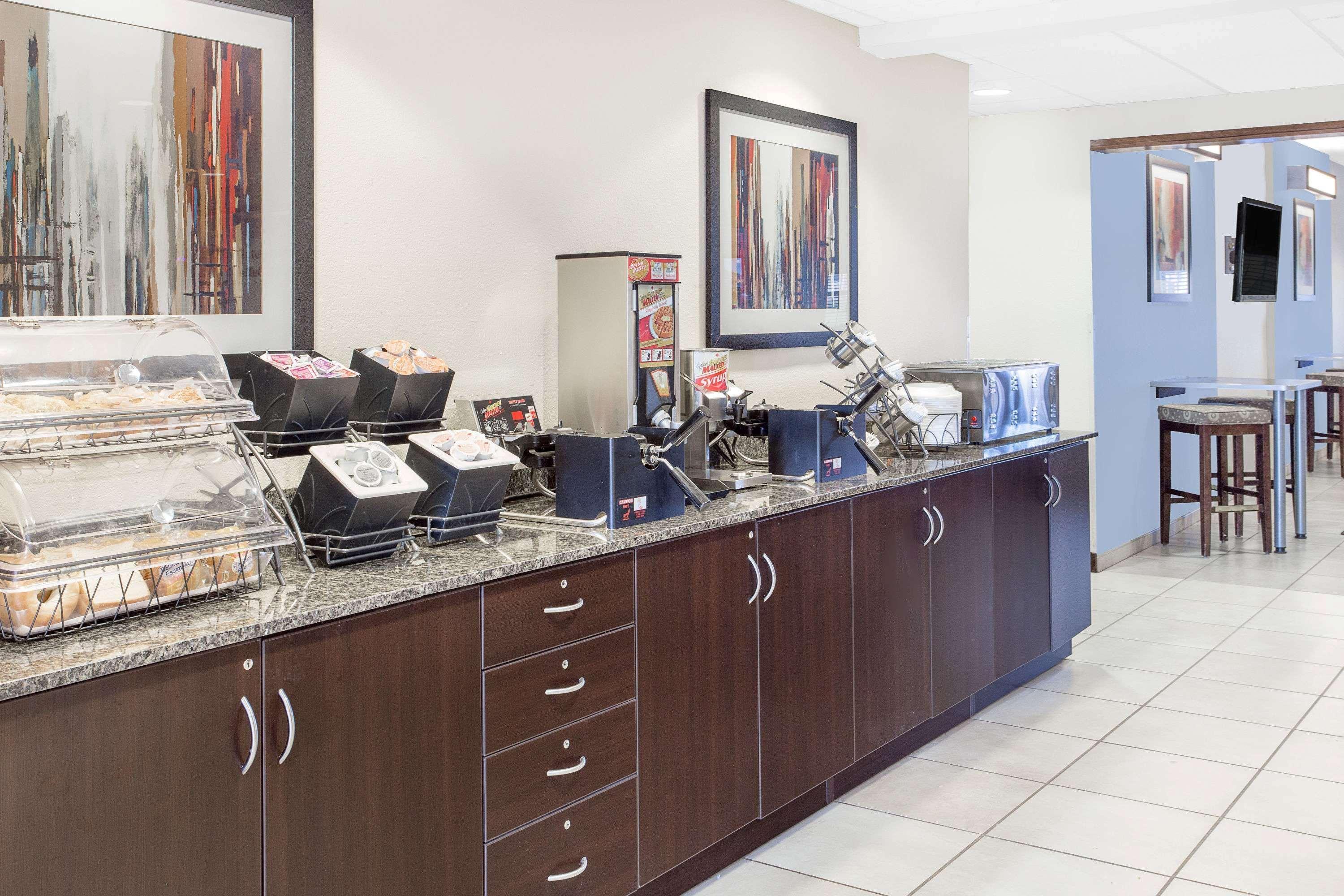 Microtel And Motel 3*