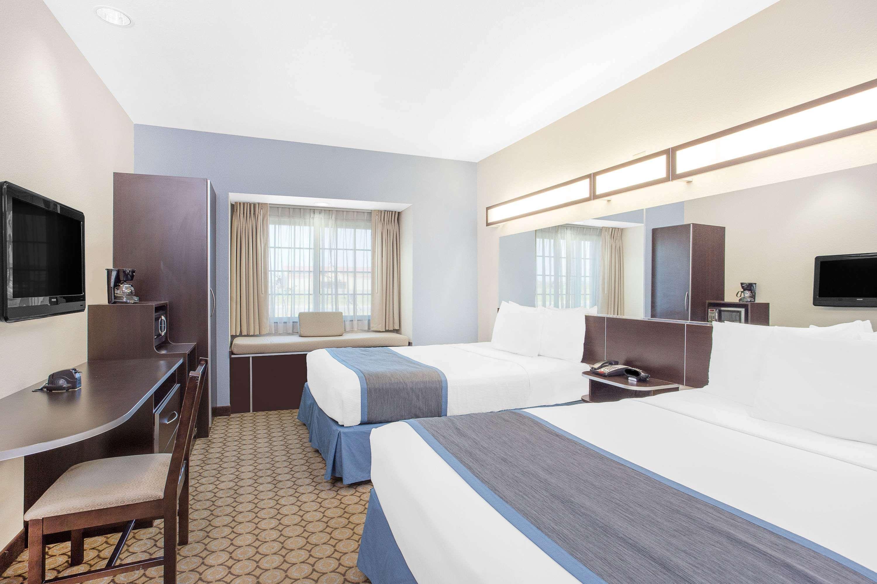 Motel Microtel And