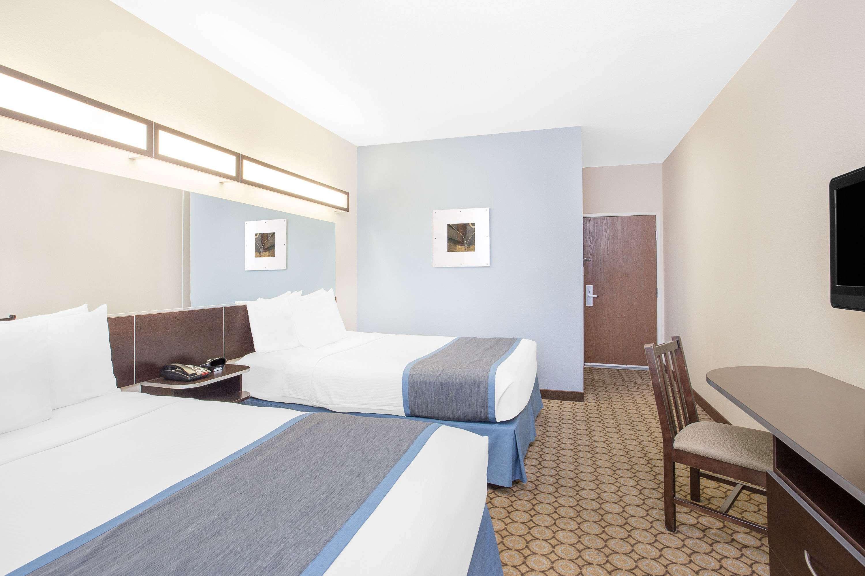 Motel Microtel And