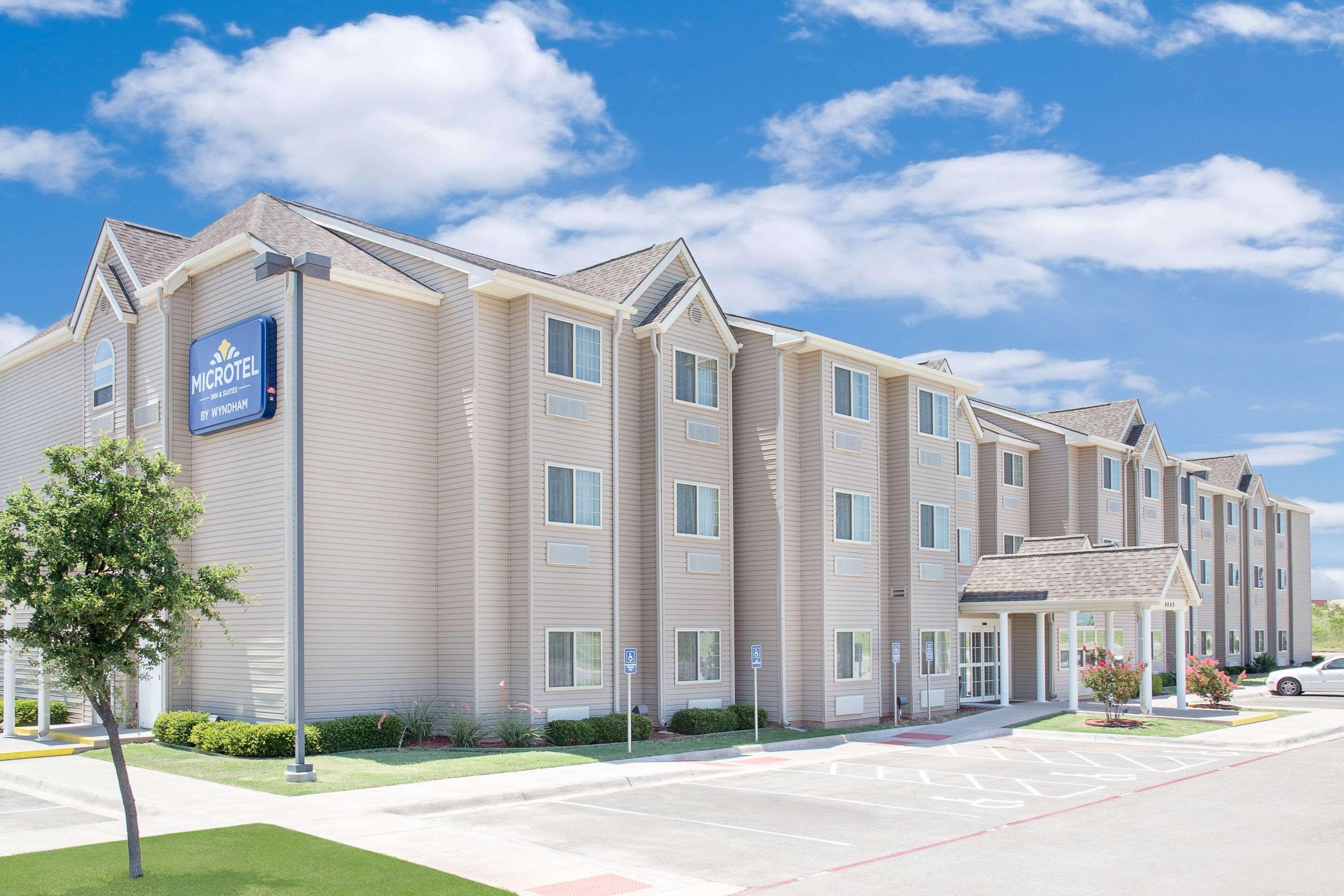 Motel Microtel And