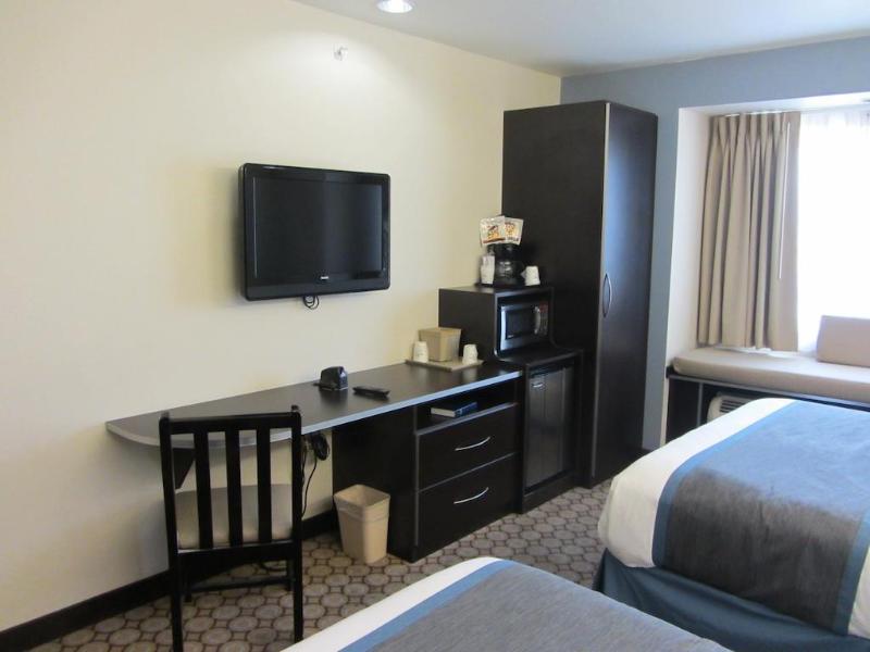 Motel Microtel And 3*